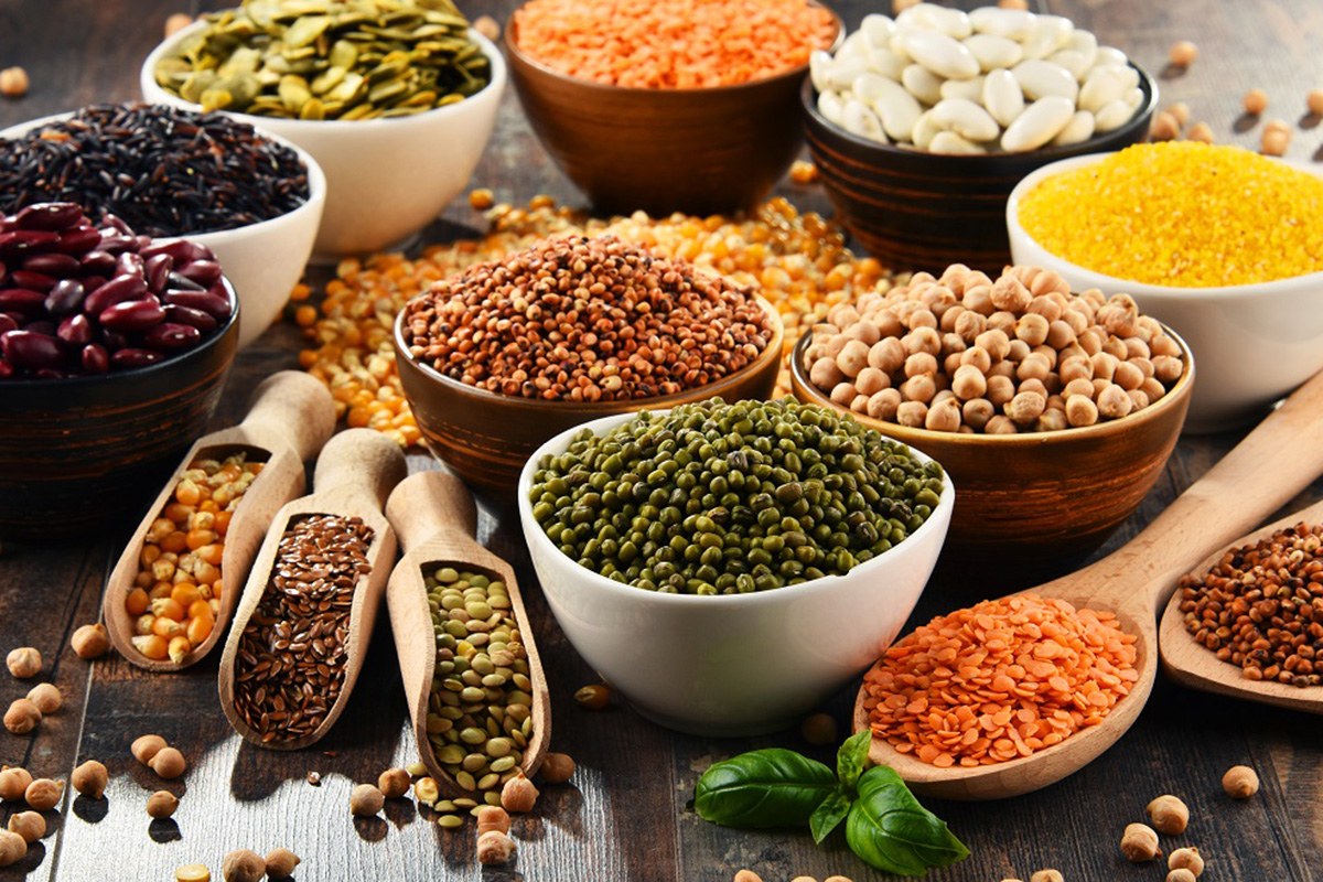 Các loại hạt, ngũ cốc còn nguyên vỏ chứa nhiều chất xơ, vitamin (vitamin B1, B2, B3) và chất khoáng