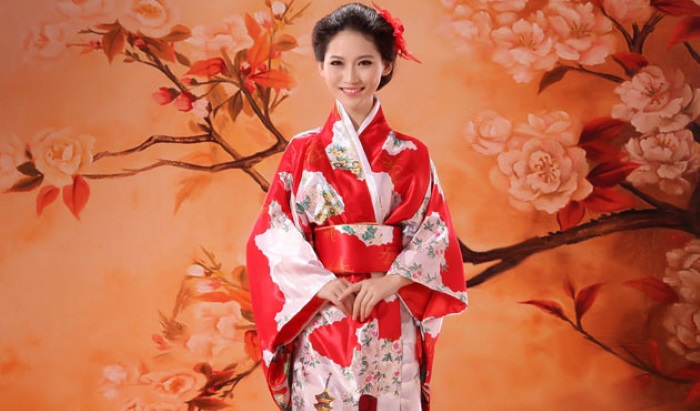 Mặc trang phục truyền thống kimono là nét văn hóa đặc trưng của Nhật Bản