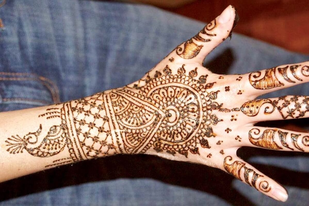Nghệ thuật vẽ tay henna – nét độc đáo của văn hóa Ấn Độ